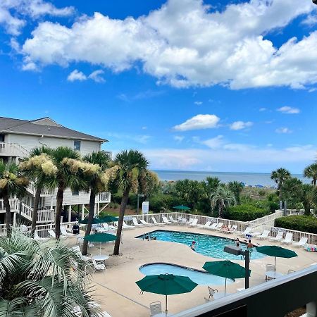 The Breakers #220 Beach Condo, Beautiful Ocean View At Coligny Beach, 4 N Forest Beach Drive Hilton Head, Walk To All Shops Restaurants, Renovated Jan 2024, Vacation Rental Hhi Llc ヒルトンヘッドアイランド エクステリア 写真
