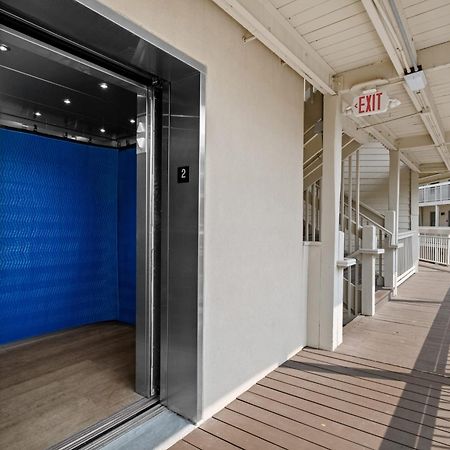 The Breakers #220 Beach Condo, Beautiful Ocean View At Coligny Beach, 4 N Forest Beach Drive Hilton Head, Walk To All Shops Restaurants, Renovated Jan 2024, Vacation Rental Hhi Llc ヒルトンヘッドアイランド エクステリア 写真