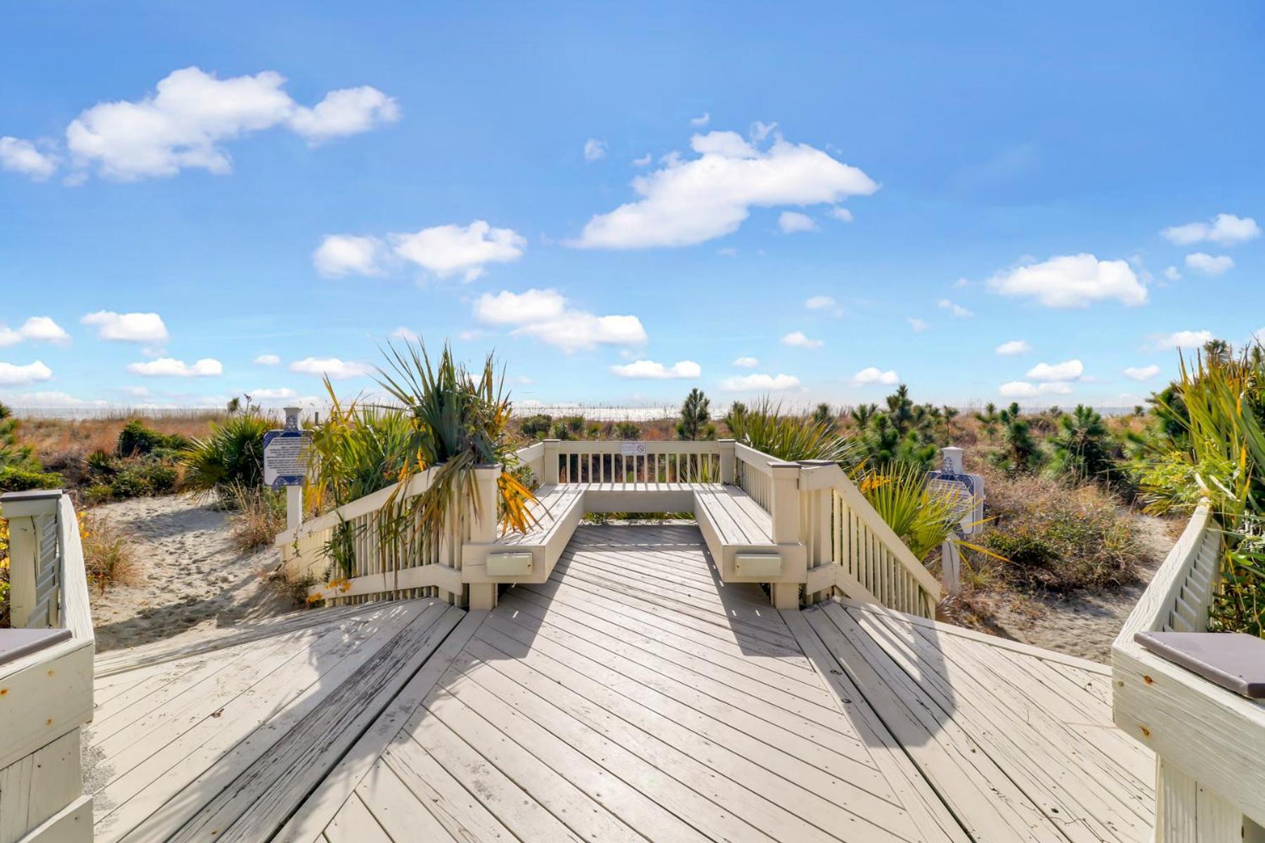 The Breakers #220 Beach Condo, Beautiful Ocean View At Coligny Beach, 4 N Forest Beach Drive Hilton Head, Walk To All Shops Restaurants, Renovated Jan 2024, Vacation Rental Hhi Llc ヒルトンヘッドアイランド エクステリア 写真