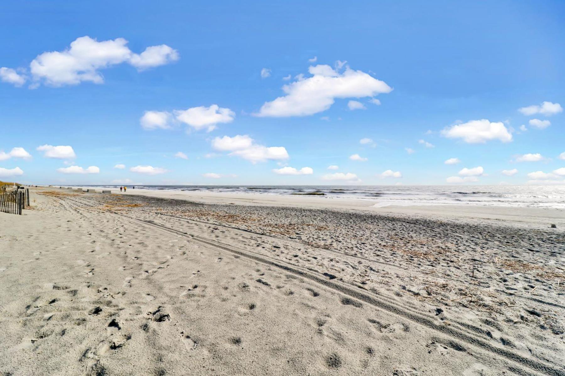 The Breakers #220 Beach Condo, Beautiful Ocean View At Coligny Beach, 4 N Forest Beach Drive Hilton Head, Walk To All Shops Restaurants, Renovated Jan 2024, Vacation Rental Hhi Llc ヒルトンヘッドアイランド エクステリア 写真