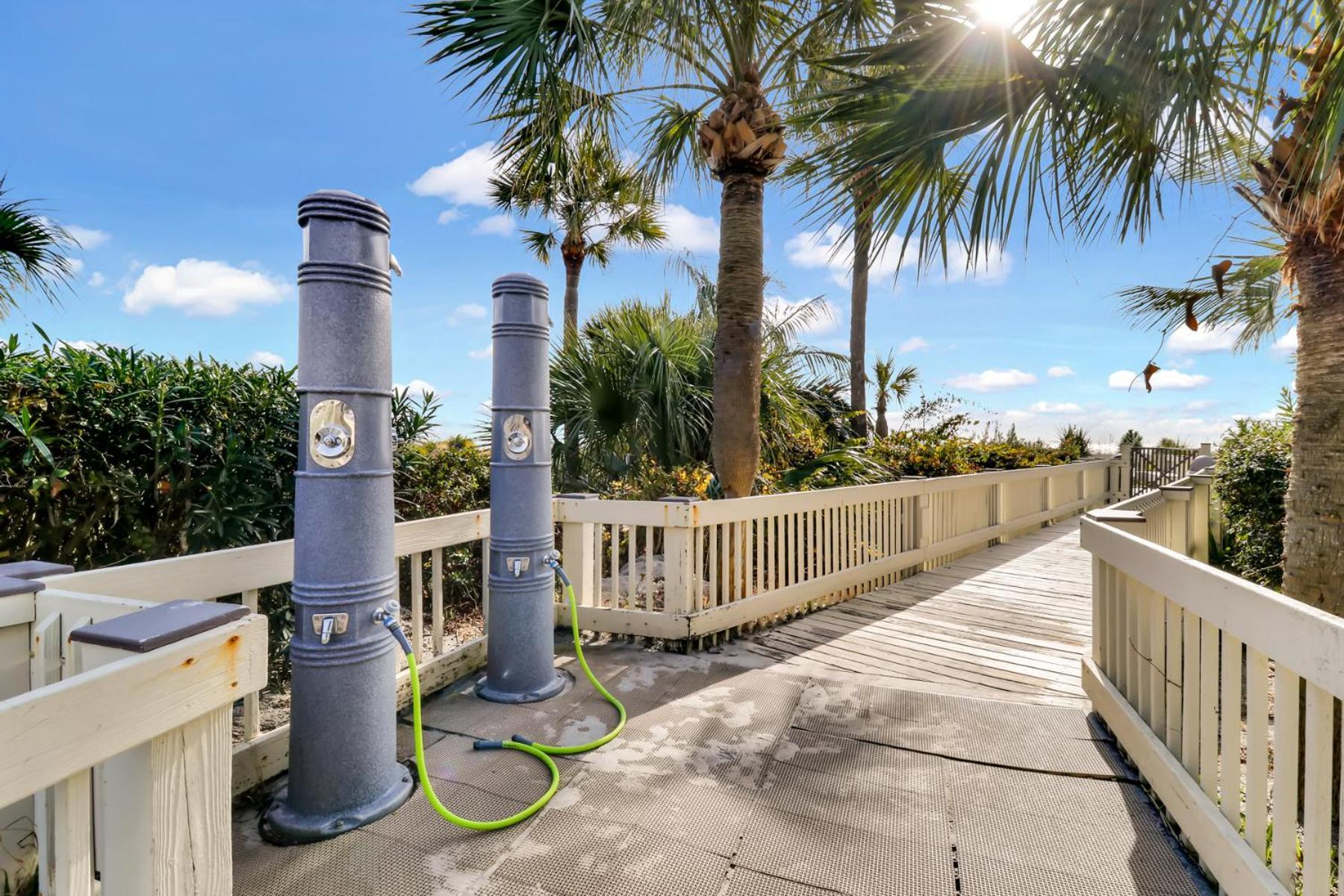 The Breakers #220 Beach Condo, Beautiful Ocean View At Coligny Beach, 4 N Forest Beach Drive Hilton Head, Walk To All Shops Restaurants, Renovated Jan 2024, Vacation Rental Hhi Llc ヒルトンヘッドアイランド エクステリア 写真
