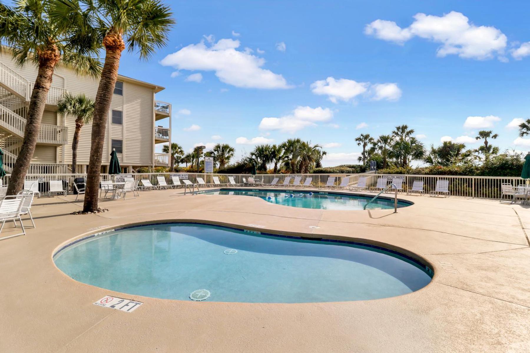 The Breakers #220 Beach Condo, Beautiful Ocean View At Coligny Beach, 4 N Forest Beach Drive Hilton Head, Walk To All Shops Restaurants, Renovated Jan 2024, Vacation Rental Hhi Llc ヒルトンヘッドアイランド エクステリア 写真
