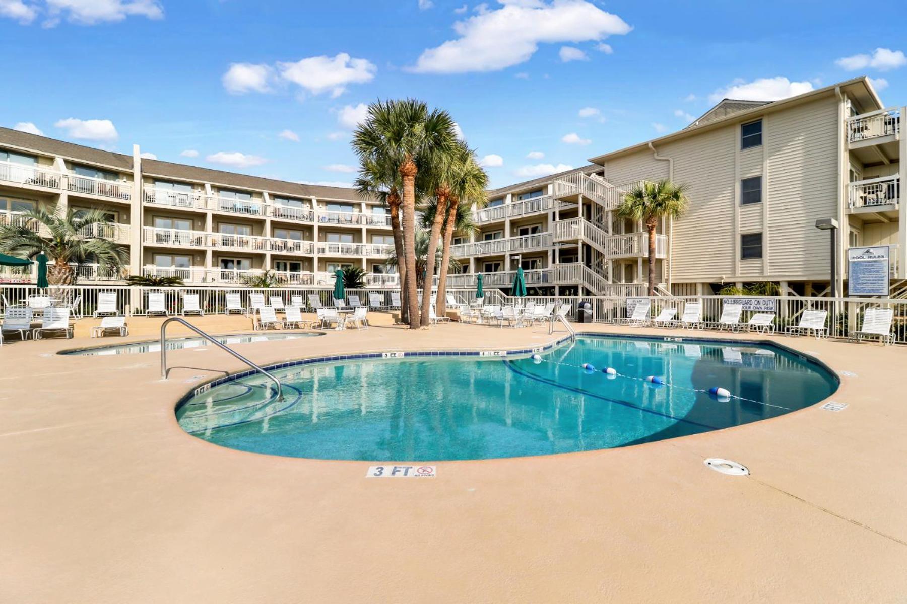 The Breakers #220 Beach Condo, Beautiful Ocean View At Coligny Beach, 4 N Forest Beach Drive Hilton Head, Walk To All Shops Restaurants, Renovated Jan 2024, Vacation Rental Hhi Llc ヒルトンヘッドアイランド エクステリア 写真