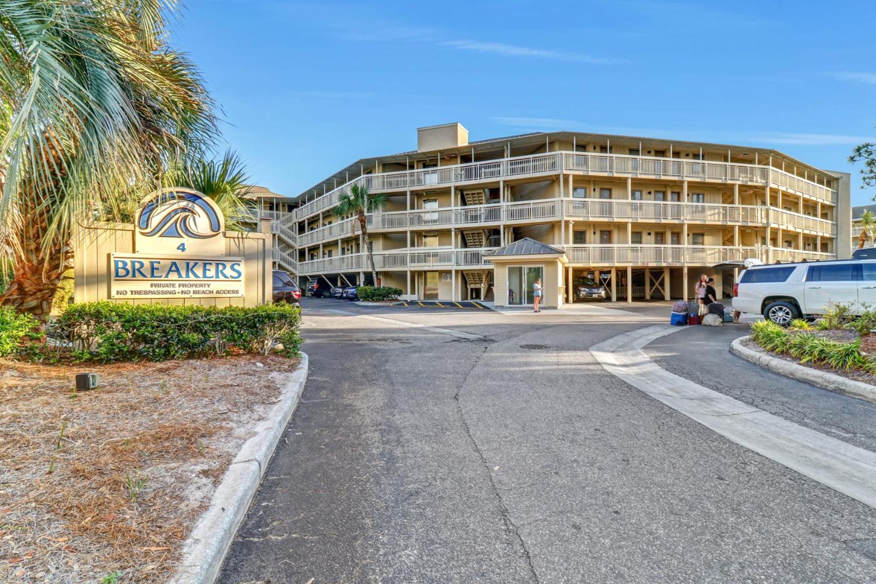 The Breakers #220 Beach Condo, Beautiful Ocean View At Coligny Beach, 4 N Forest Beach Drive Hilton Head, Walk To All Shops Restaurants, Renovated Jan 2024, Vacation Rental Hhi Llc ヒルトンヘッドアイランド エクステリア 写真