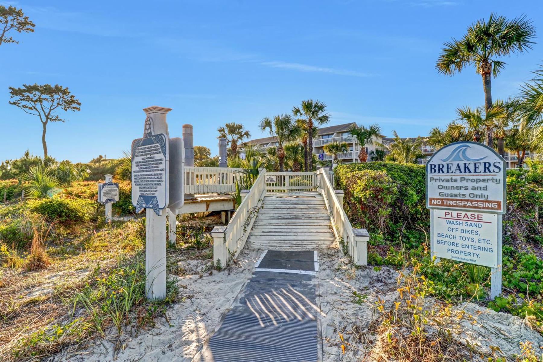 The Breakers #220 Beach Condo, Beautiful Ocean View At Coligny Beach, 4 N Forest Beach Drive Hilton Head, Walk To All Shops Restaurants, Renovated Jan 2024, Vacation Rental Hhi Llc ヒルトンヘッドアイランド エクステリア 写真