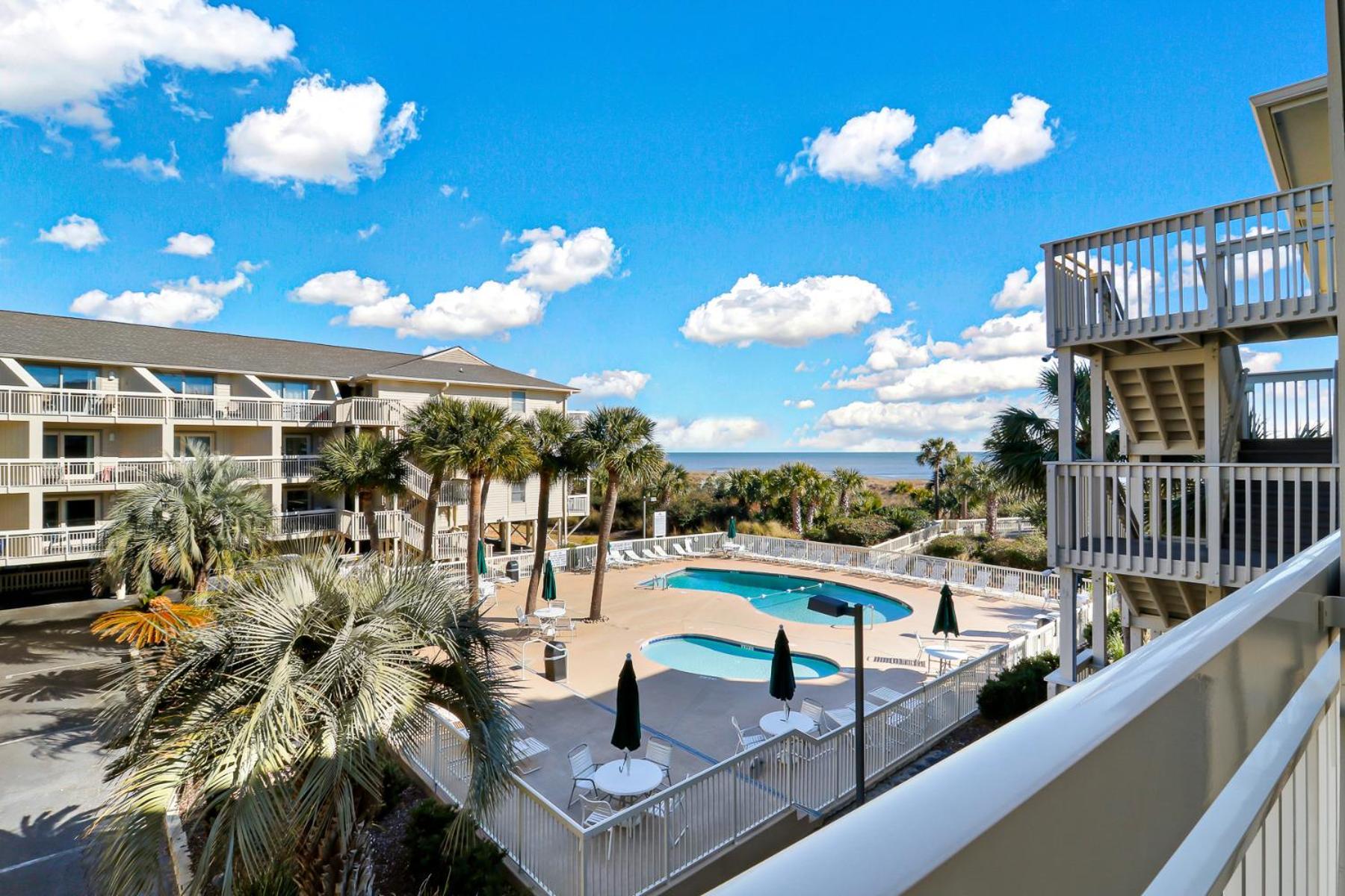 The Breakers #220 Beach Condo, Beautiful Ocean View At Coligny Beach, 4 N Forest Beach Drive Hilton Head, Walk To All Shops Restaurants, Renovated Jan 2024, Vacation Rental Hhi Llc ヒルトンヘッドアイランド エクステリア 写真