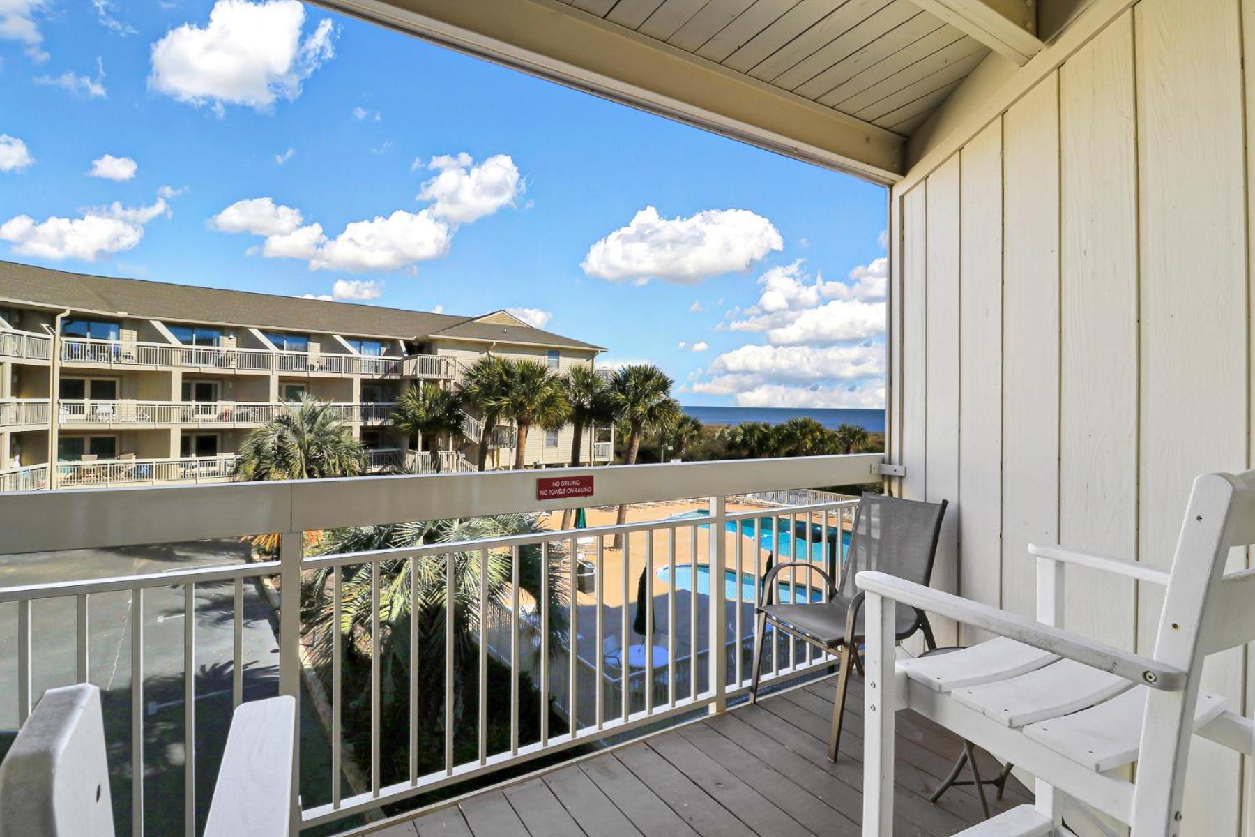 The Breakers #220 Beach Condo, Beautiful Ocean View At Coligny Beach, 4 N Forest Beach Drive Hilton Head, Walk To All Shops Restaurants, Renovated Jan 2024, Vacation Rental Hhi Llc ヒルトンヘッドアイランド エクステリア 写真