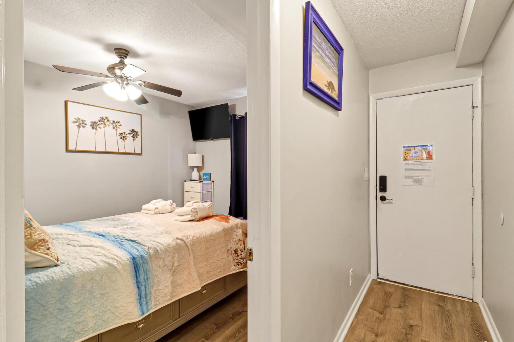 The Breakers #220 Beach Condo, Beautiful Ocean View At Coligny Beach, 4 N Forest Beach Drive Hilton Head, Walk To All Shops Restaurants, Renovated Jan 2024, Vacation Rental Hhi Llc ヒルトンヘッドアイランド エクステリア 写真