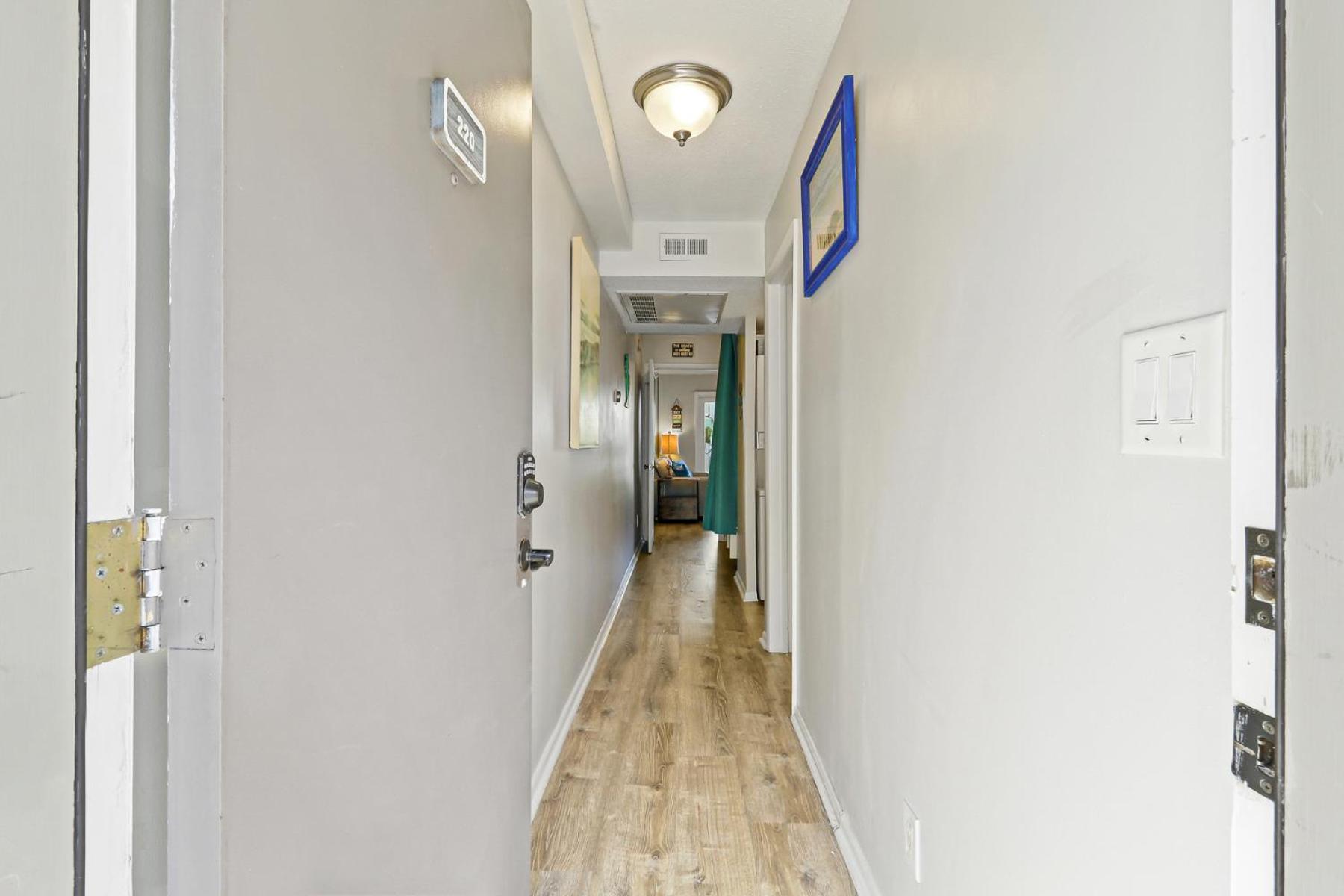 The Breakers #220 Beach Condo, Beautiful Ocean View At Coligny Beach, 4 N Forest Beach Drive Hilton Head, Walk To All Shops Restaurants, Renovated Jan 2024, Vacation Rental Hhi Llc ヒルトンヘッドアイランド エクステリア 写真