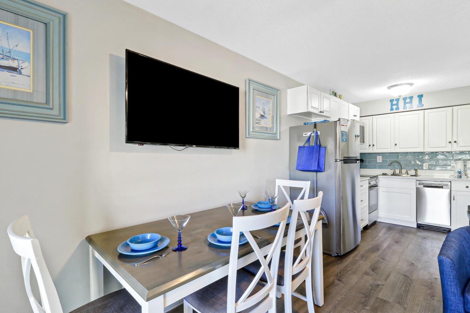The Breakers #220 Beach Condo, Beautiful Ocean View At Coligny Beach, 4 N Forest Beach Drive Hilton Head, Walk To All Shops Restaurants, Renovated Jan 2024, Vacation Rental Hhi Llc ヒルトンヘッドアイランド エクステリア 写真