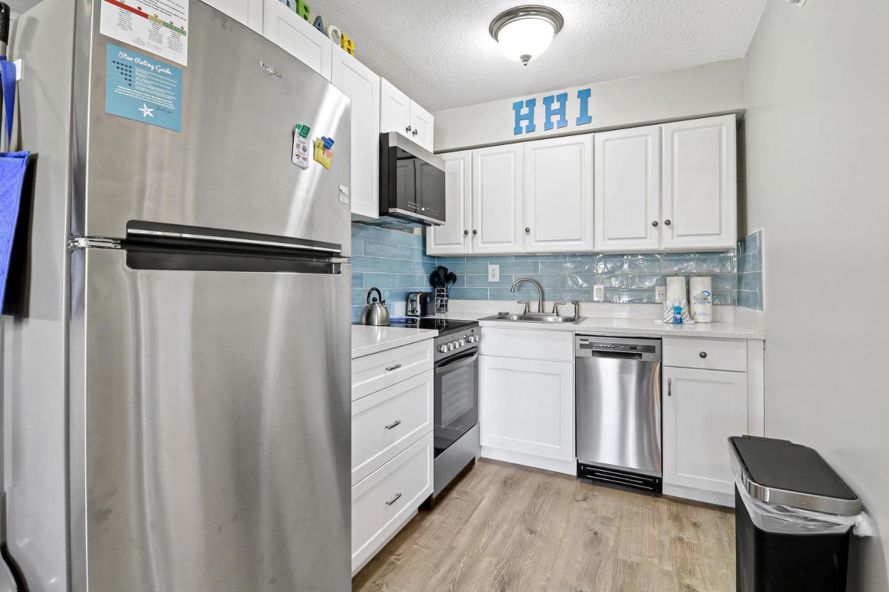 The Breakers #220 Beach Condo, Beautiful Ocean View At Coligny Beach, 4 N Forest Beach Drive Hilton Head, Walk To All Shops Restaurants, Renovated Jan 2024, Vacation Rental Hhi Llc ヒルトンヘッドアイランド エクステリア 写真