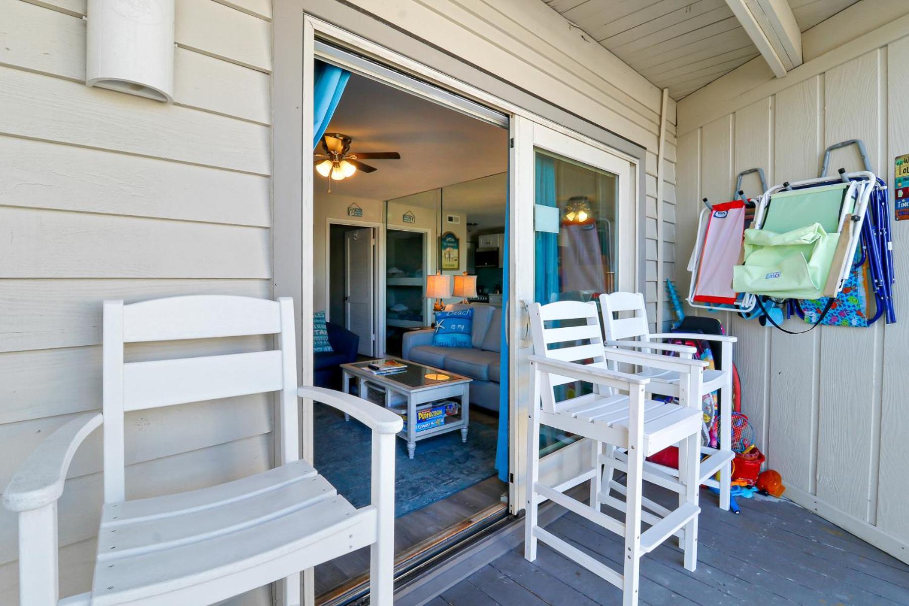 The Breakers #220 Beach Condo, Beautiful Ocean View At Coligny Beach, 4 N Forest Beach Drive Hilton Head, Walk To All Shops Restaurants, Renovated Jan 2024, Vacation Rental Hhi Llc ヒルトンヘッドアイランド エクステリア 写真